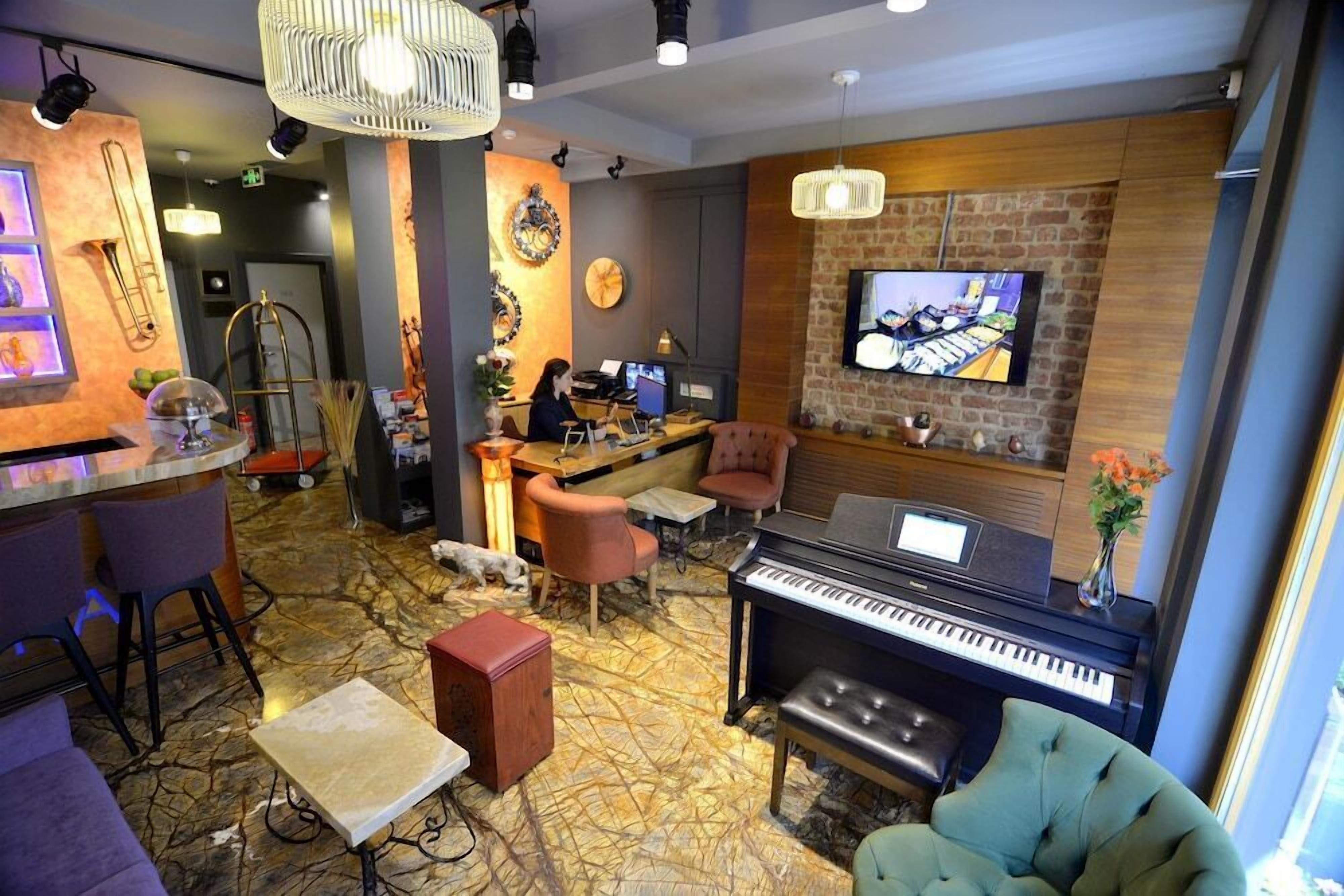 Pera Luna Residence — Photos 1